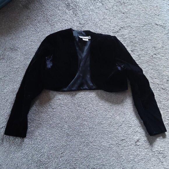 ROBERTA BRAND BLACK VELVET CROP JACKET - Picture 1 of 2